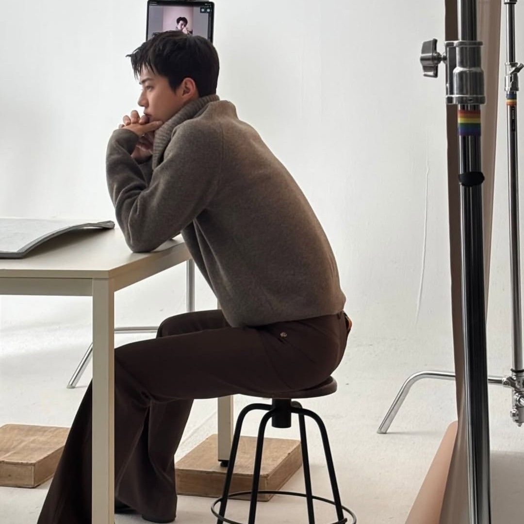 Behind-the-scenes cut of EXO