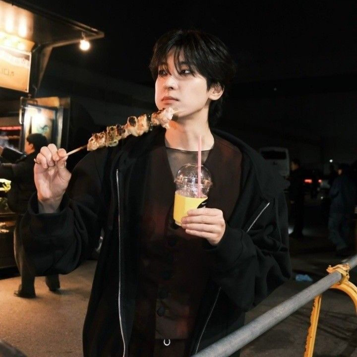 Recent activity shot of Wonwoo (SEVENTEEN)