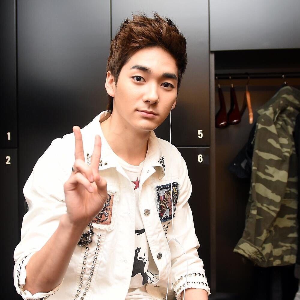 Behind-the-scenes cut of Aron