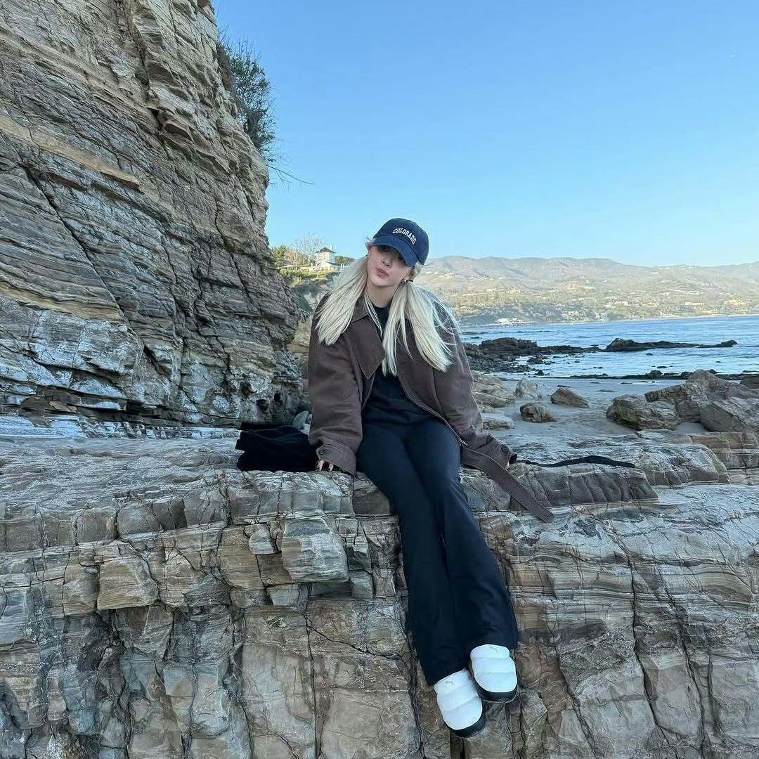 Latest photo of ROSÉ (BLACKPINK)