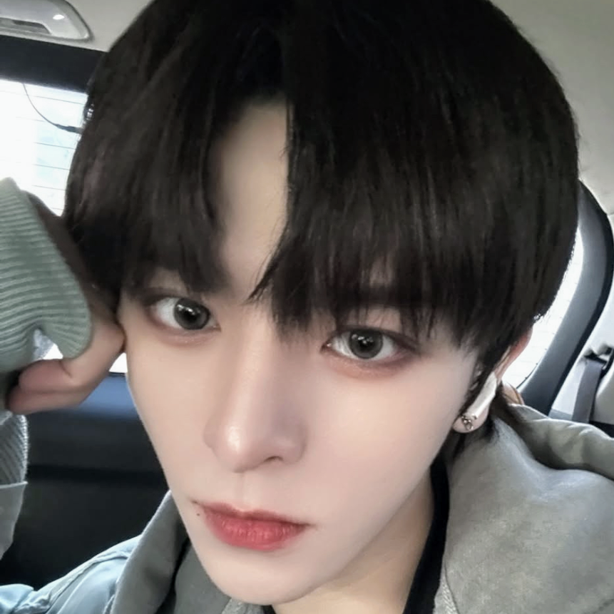 Latest photo of Laurence (n.SSign)