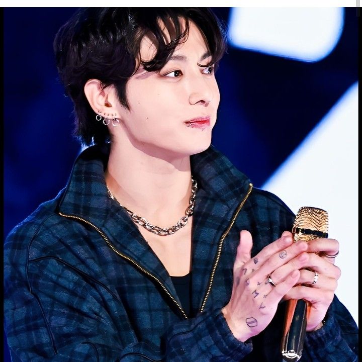 Foto aktivitas terbaru Jungkook (BTS)