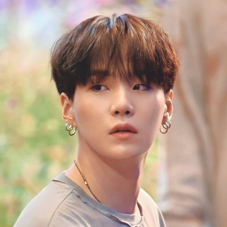 SUGA (防弹少年团)的最新活动照片