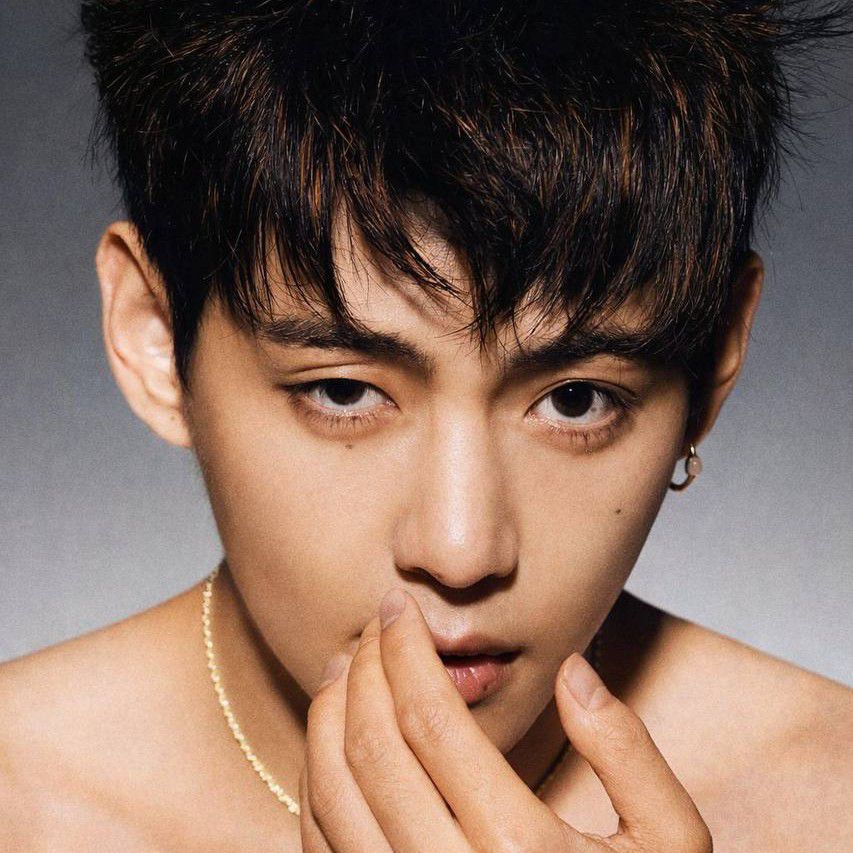 A moment captured by V (BTS)'s fan