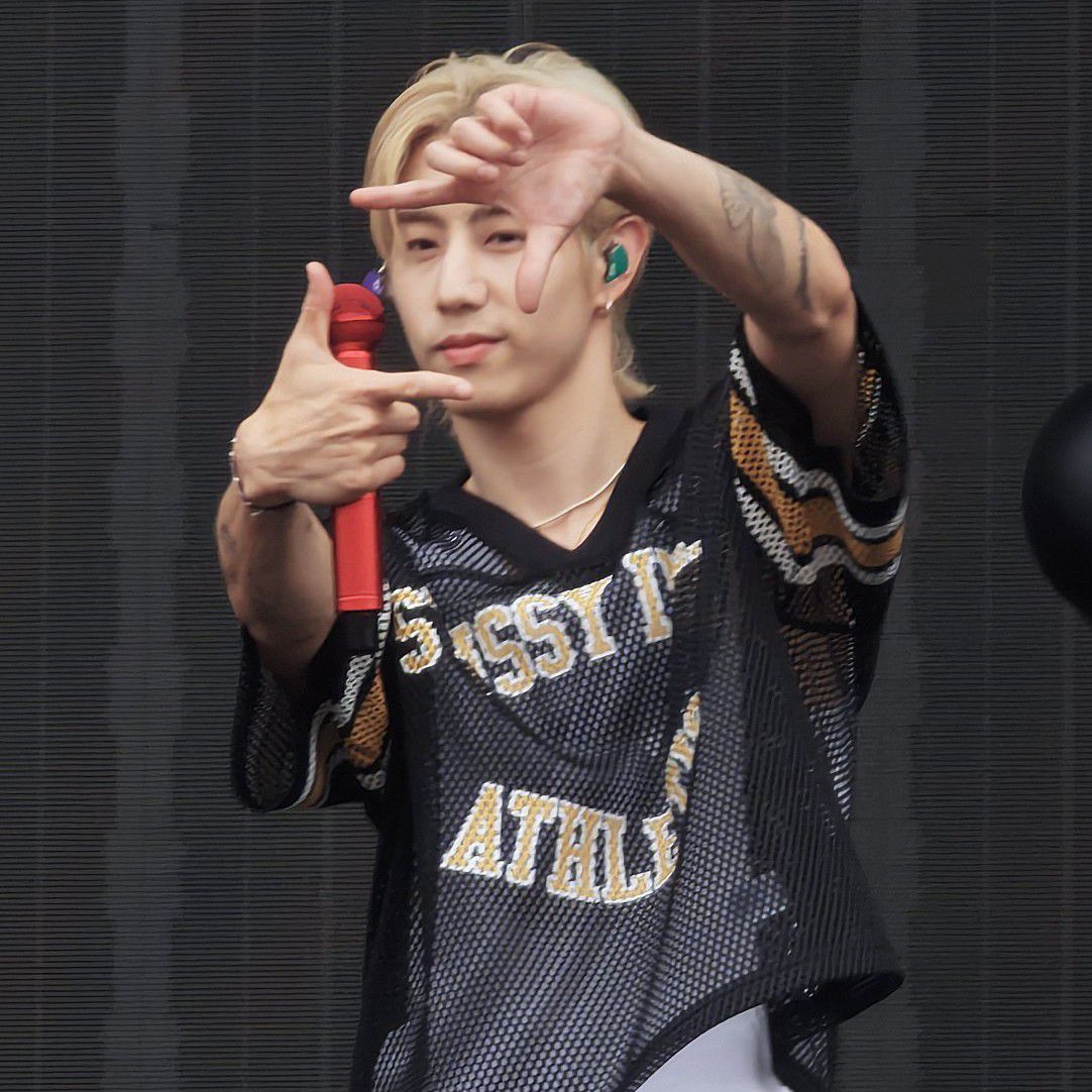 Behind-the-scenes cut of Mark (GOT7)