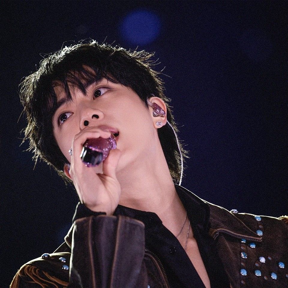 Foto aktivitas terbaru Jin (BTS)