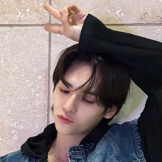 Behind-the-scenes cut of Sungyun (n.SSign)
