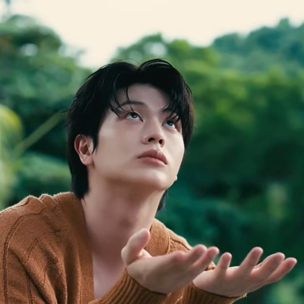 Signature photo of Yook Sungjae (BTOB) capturing their charm