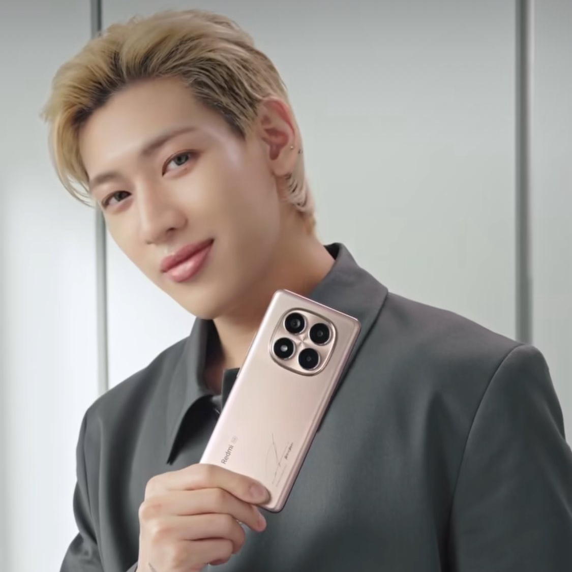 Behind-the-scenes cut of Bambam (GOT7)