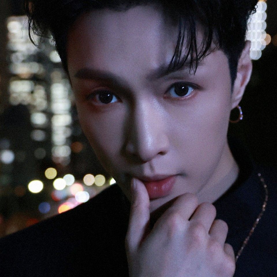 Behind-the-scenes cut of EXO