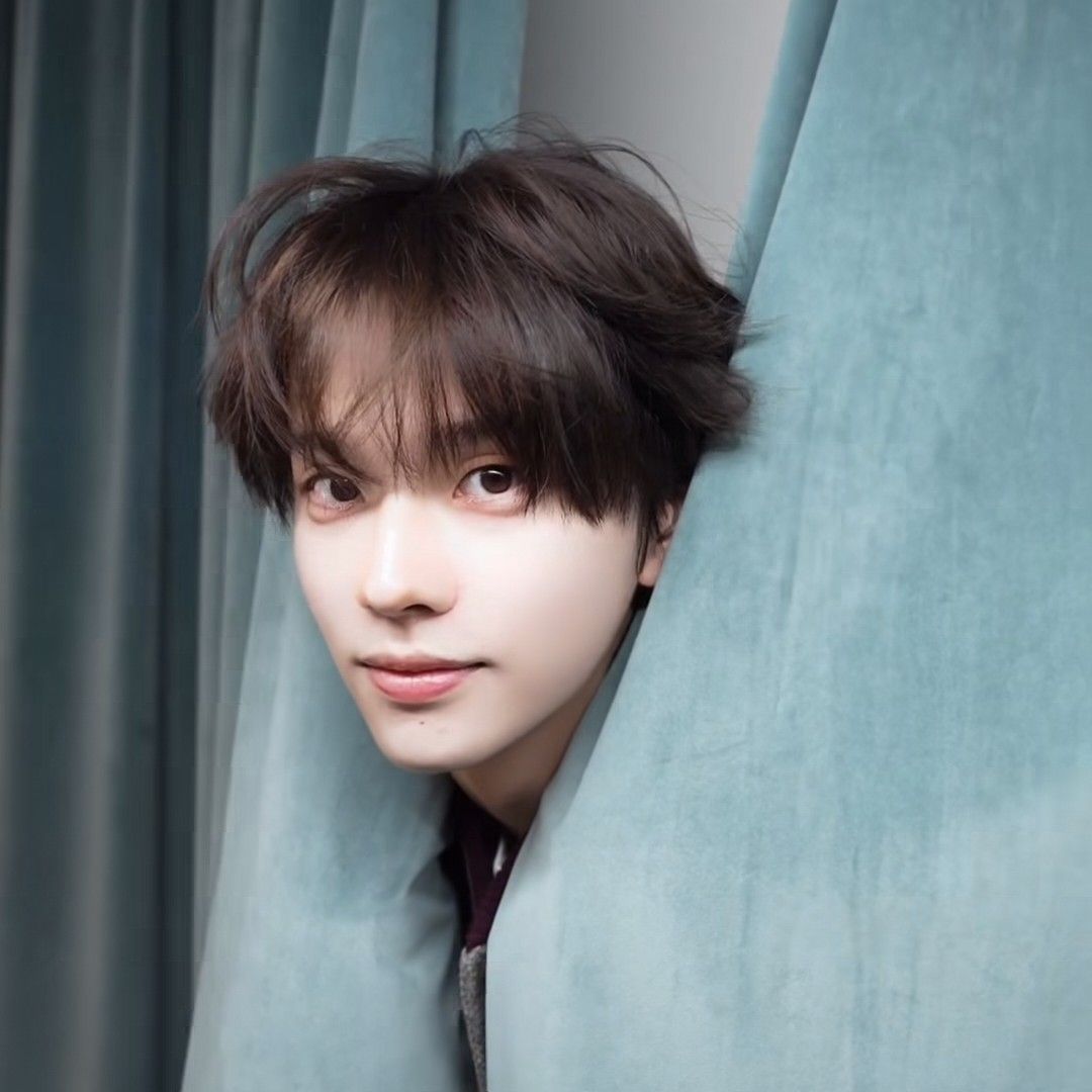 Behind-the-scenes cut of TWS