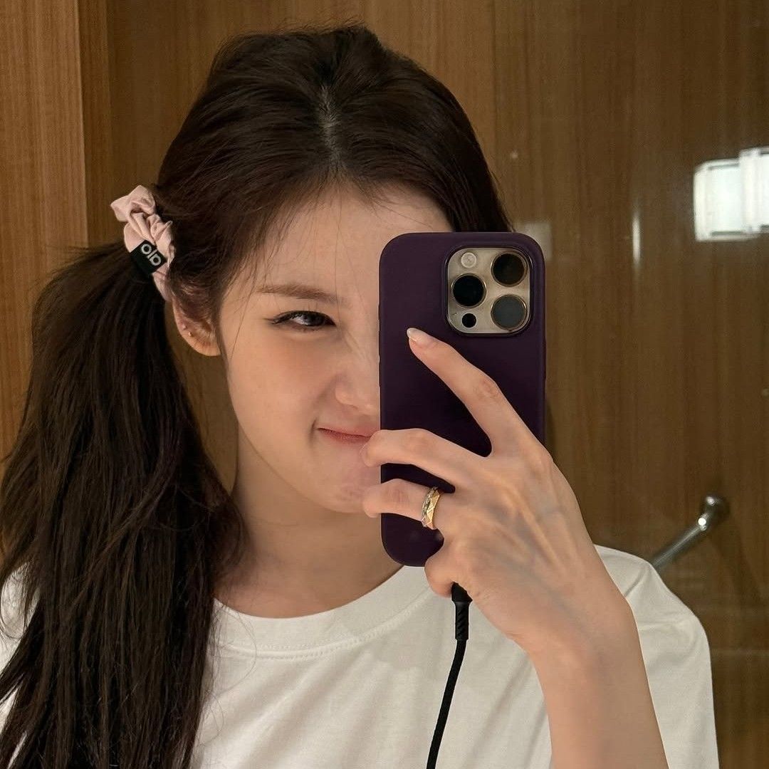 Latest photo of Sana (TWICE)