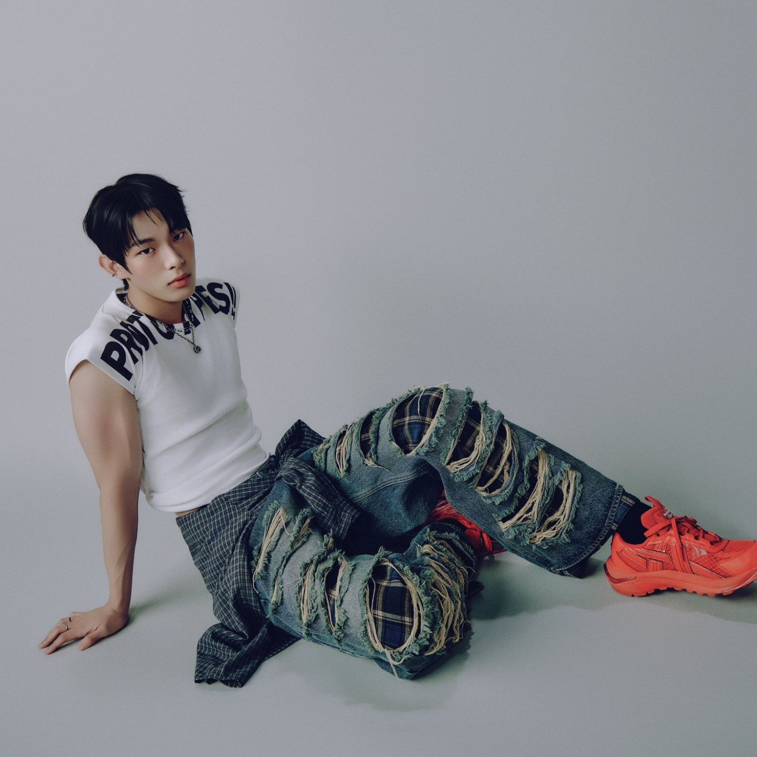 Behind-the-scenes cut of Steven (AHOF)