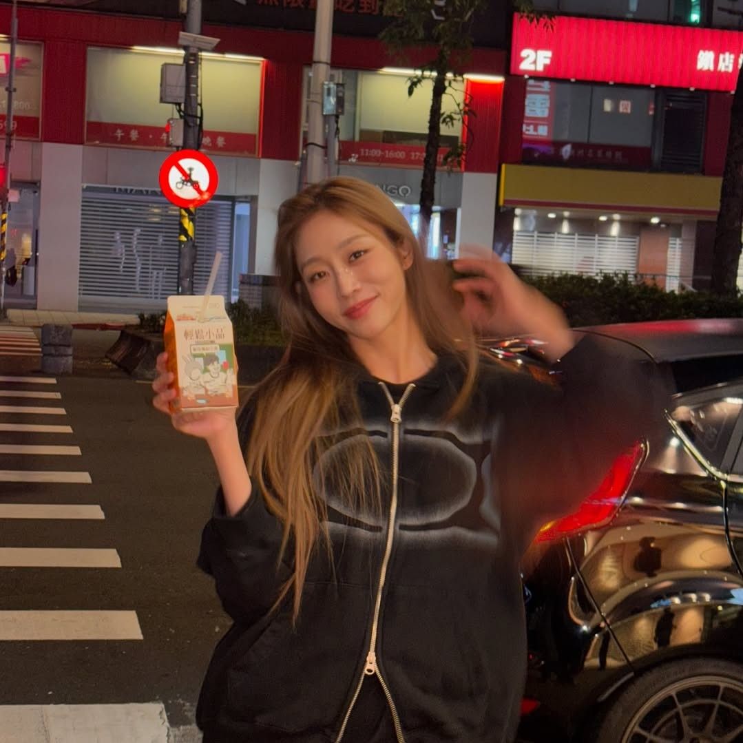 A moment captured by Seo Jisu (Lovelyz)'s fan