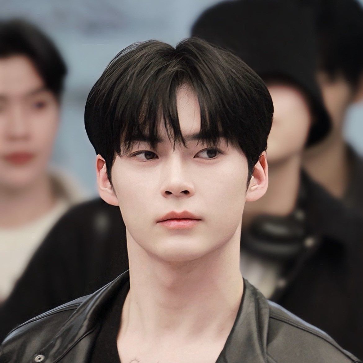 Behind-the-scenes cut of Sung Hanbin (ZEROBASEONE)