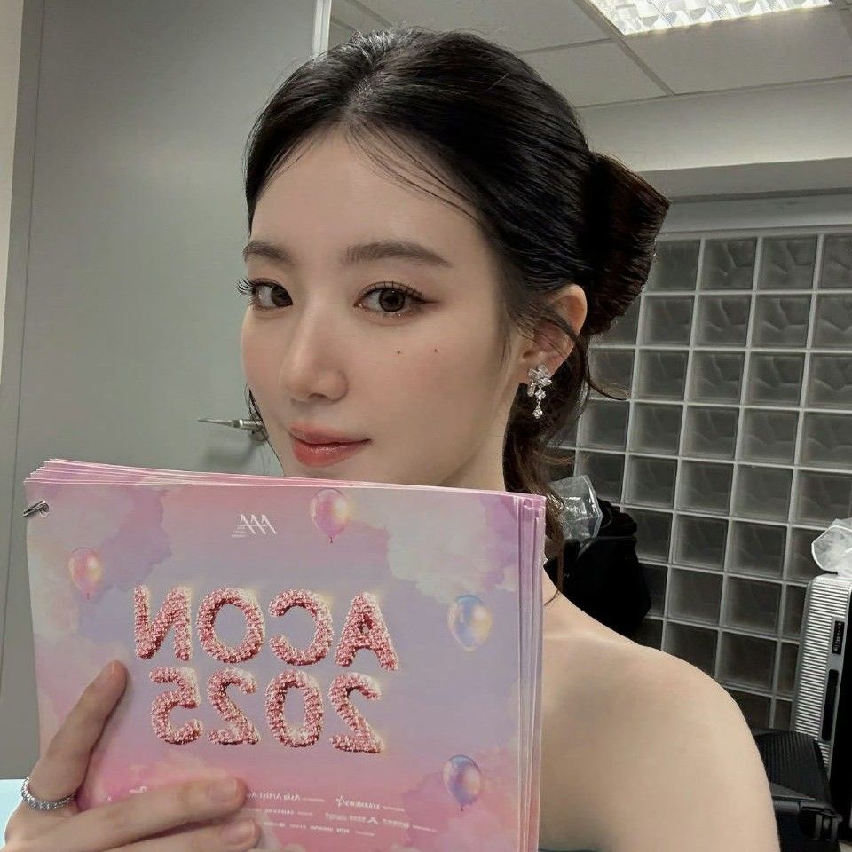 A moment captured by Shuhua (i-dle)'s fan