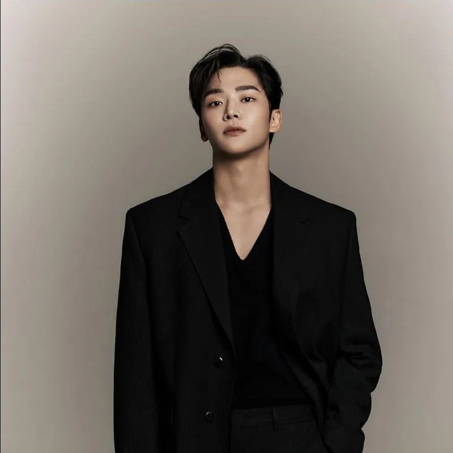 A moment captured by Rowoon's fan