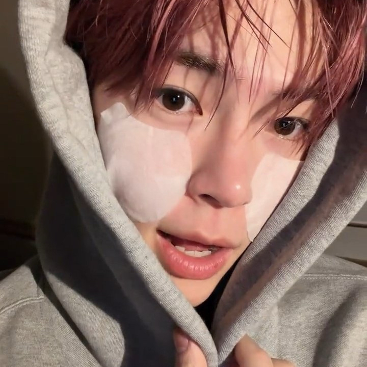 A moment captured by Sung Hanbin (ZEROBASEONE)'s fan