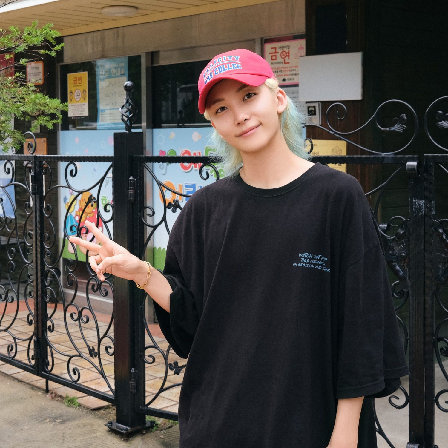 A moment captured by Jeonghan (SEVENTEEN)'s fan