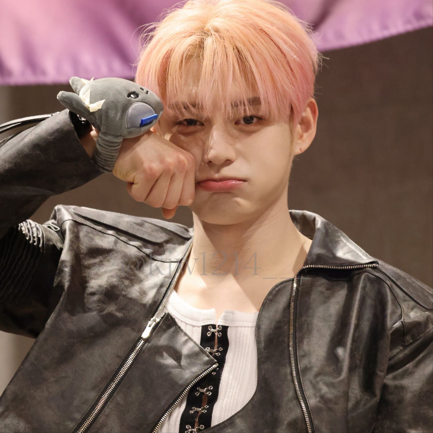 Behind-the-scenes cut of Kim Jiwoong (ZEROBASEONE)