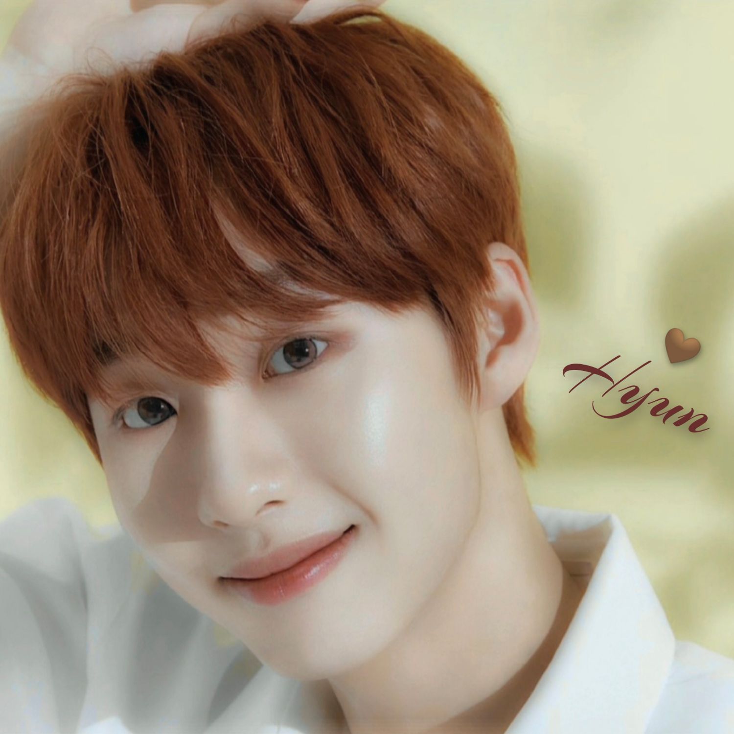 A moment captured by Hyun's fan