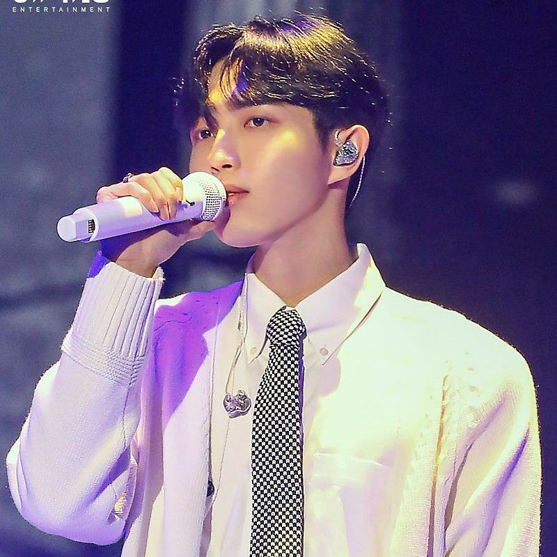 A moment captured by Kim Jaehwan's fan
