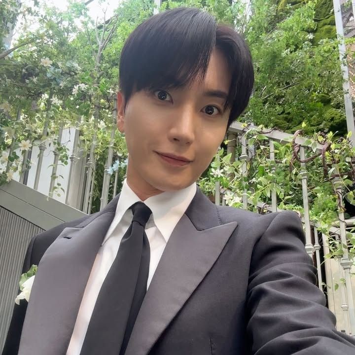 Latest photo of Leeteuk (Super Junior)