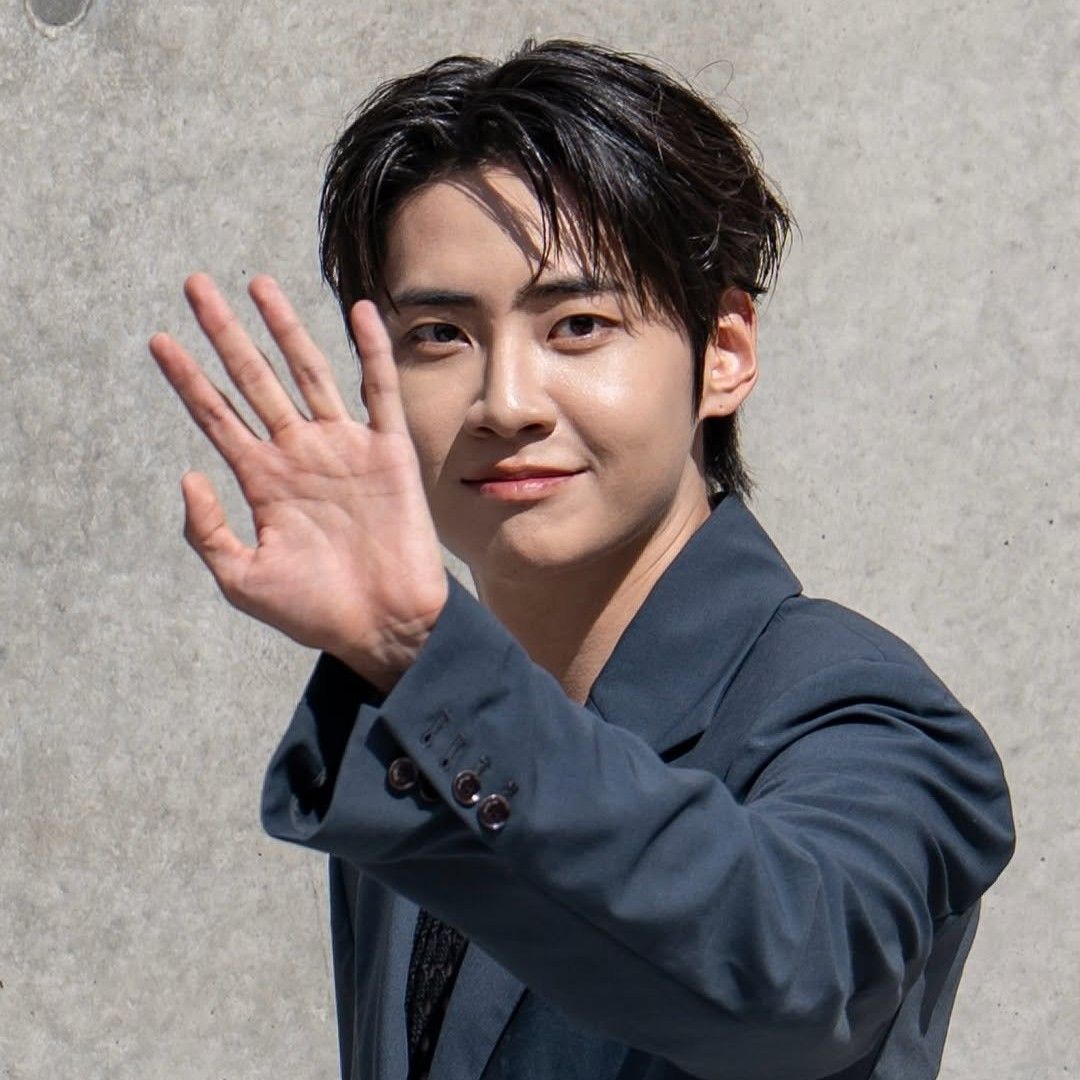 A moment captured by Lee Jinhyuk's fan