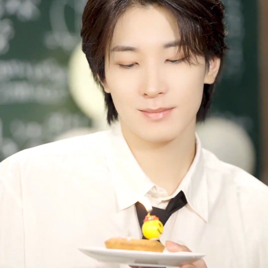 Recent activity shot of Wonwoo (SEVENTEEN)