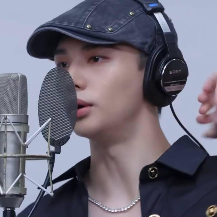 A moment captured by Hyunjin (Stray Kids)'s fan