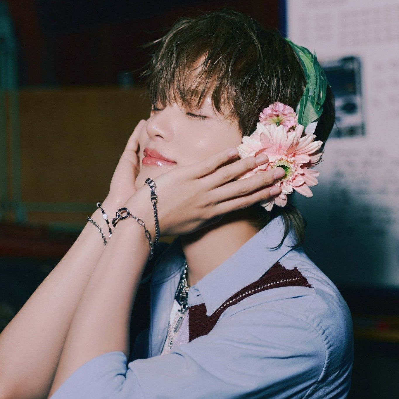 A moment captured by Lee Daehwi (AB6IX)'s fan