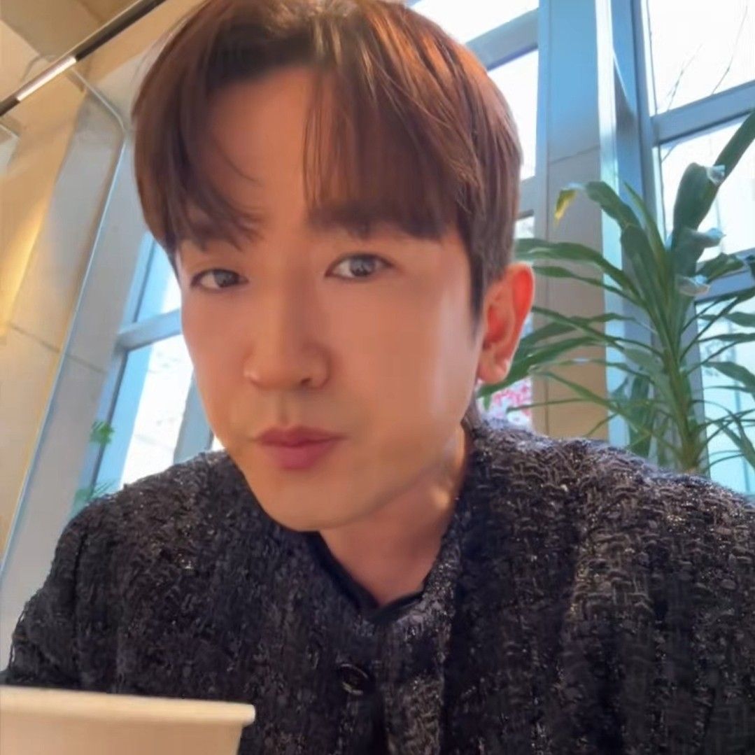 Behind-the-scenes cut of Lee Minwoo (SHINHWA)