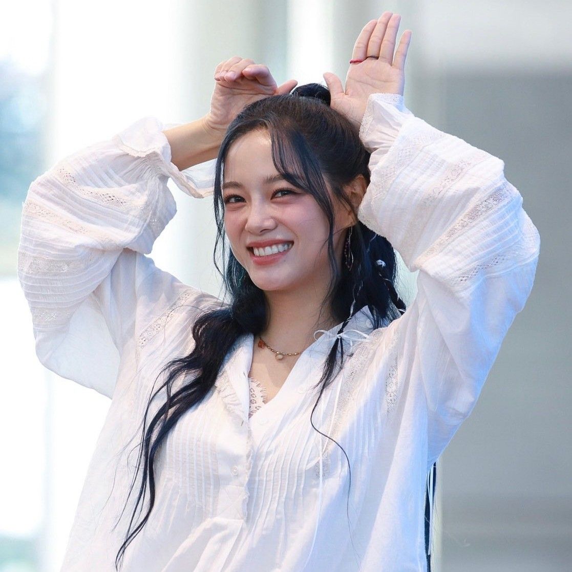 Behind-the-scenes cut of Sejeong