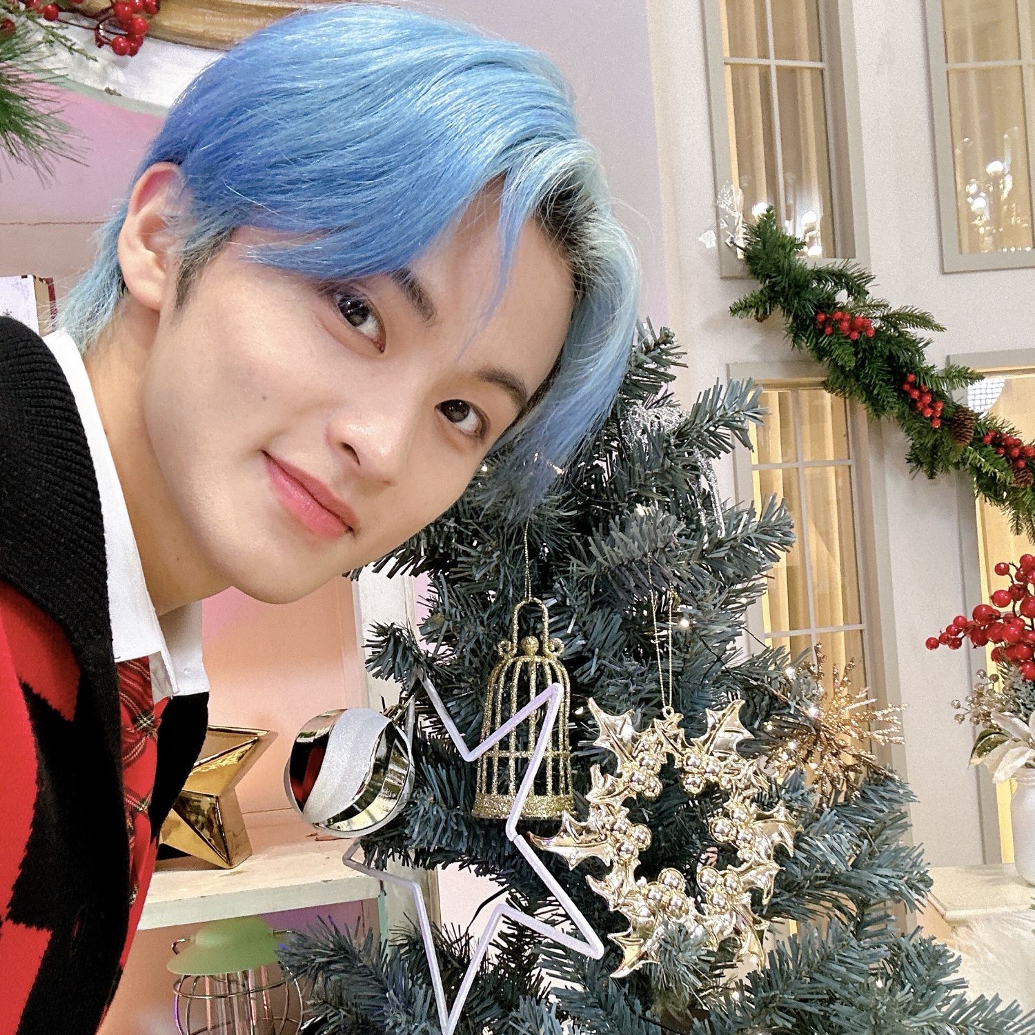 Behind-the-scenes cut of Mark (NCT 127, NCT DREAM)