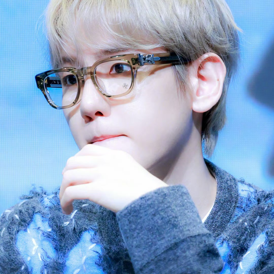 백현 (EXO)의 최신 사진