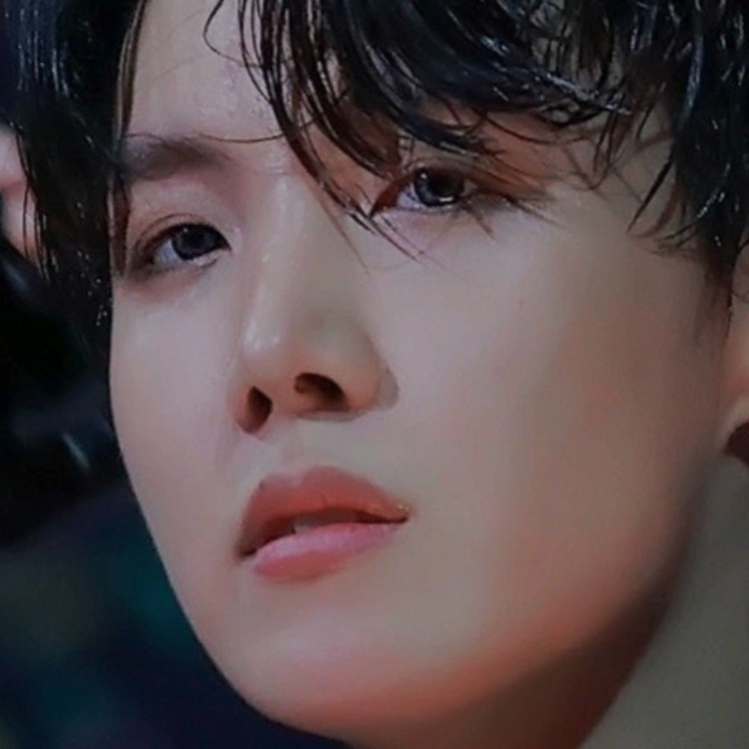 Foto terbaru j-hope (BTS)