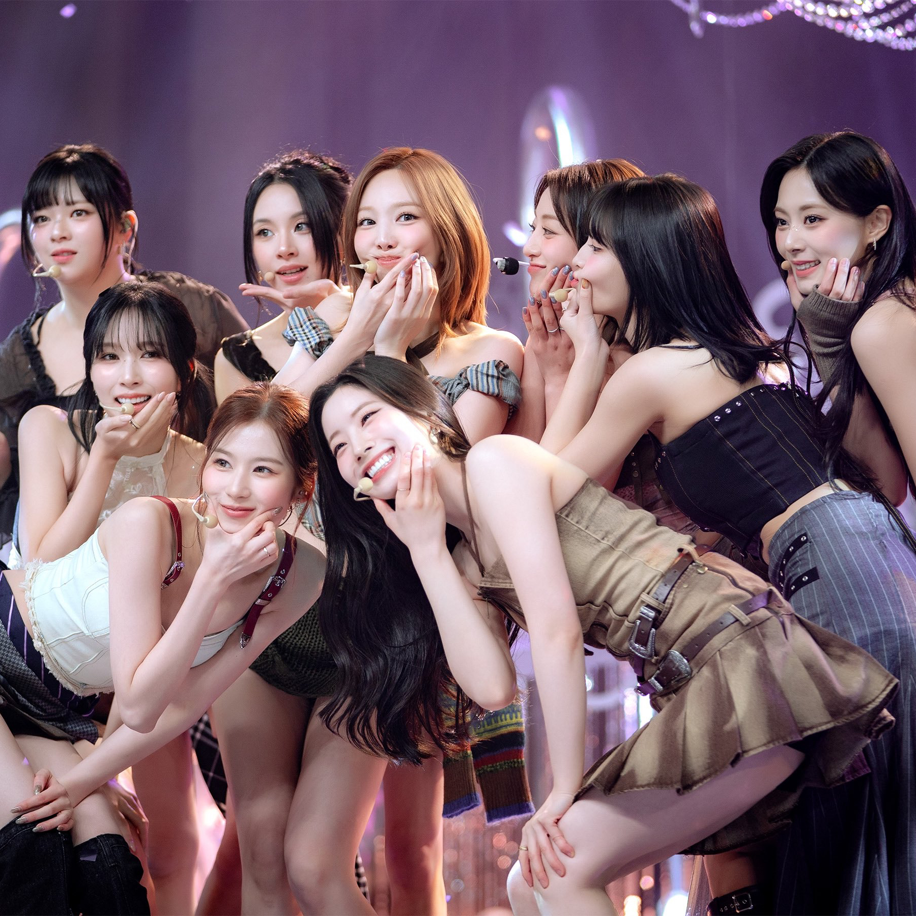 Potret di balik layar Momo (TWICE)