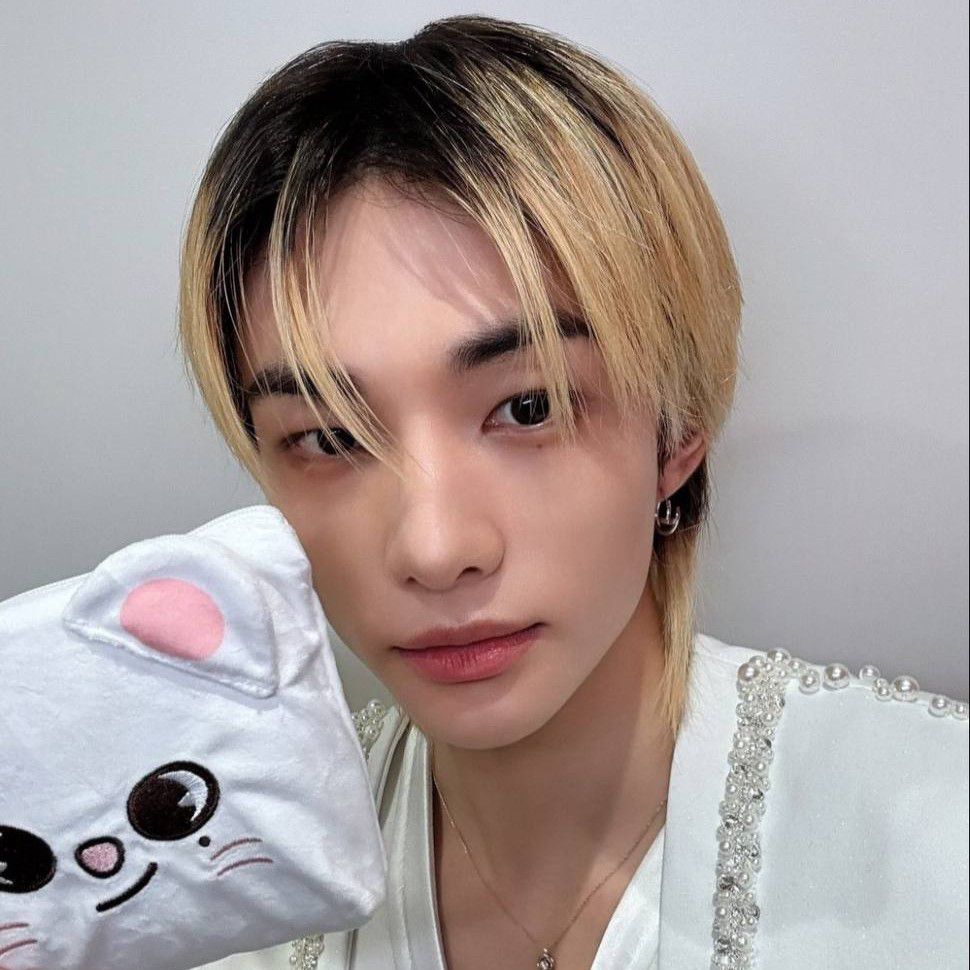 Latest photo of Hyunjin (Stray Kids)