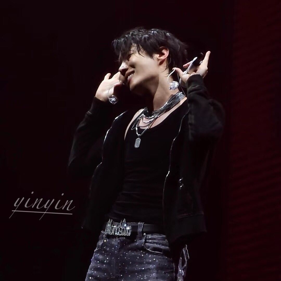 Foto terbaru j-hope (BTS)