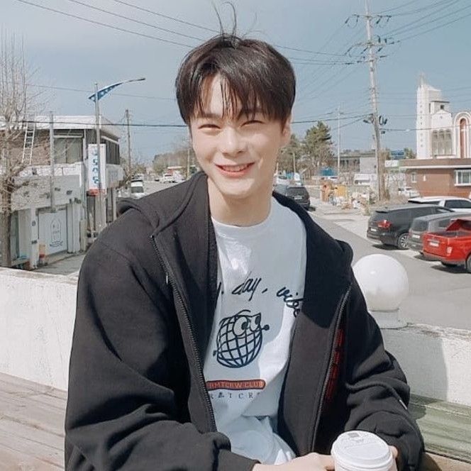 A moment captured by Moonbin (ASTRO)'s fan