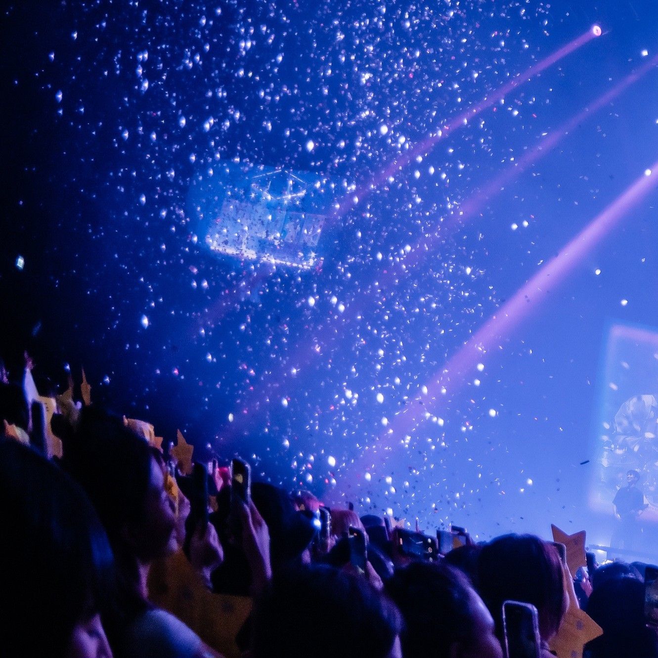 Behind-the-scenes cut of FTIsland