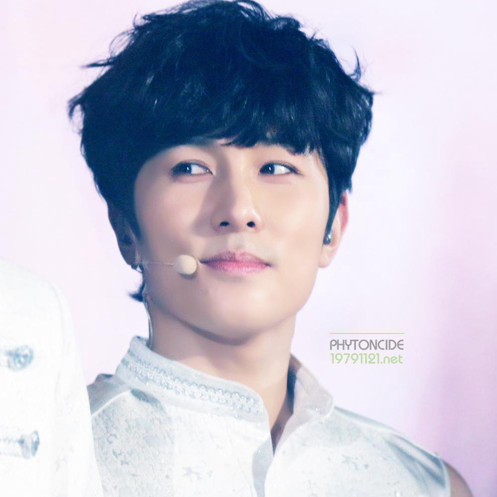 Behind-the-scenes cut of Kim Dongwan (SHINHWA)