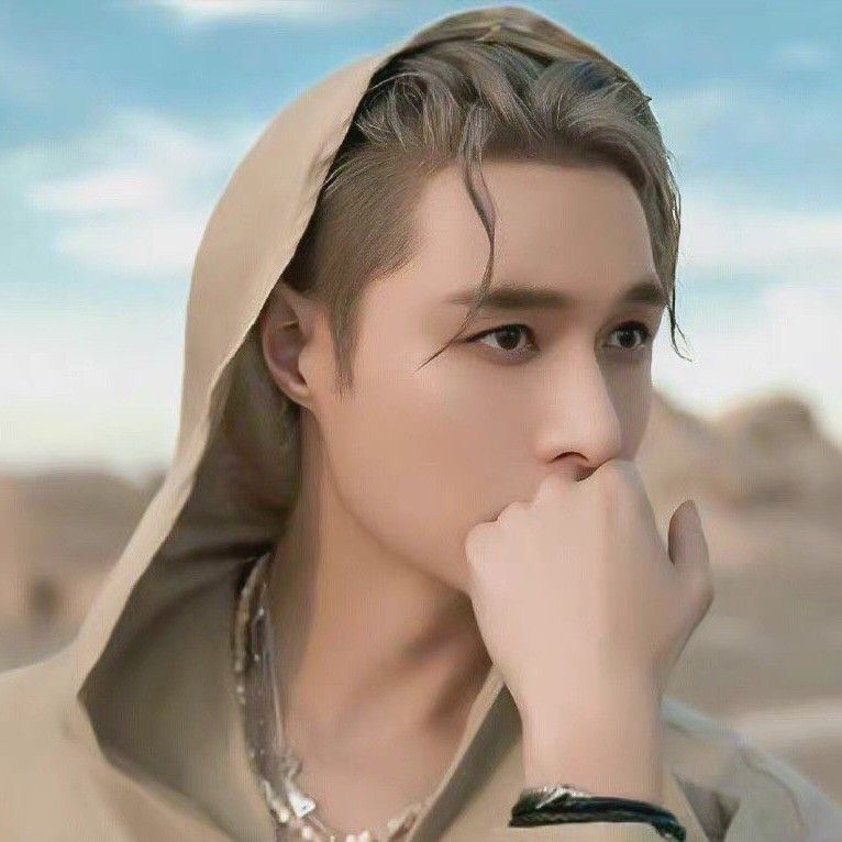 Latest photo of Lay (EXO)