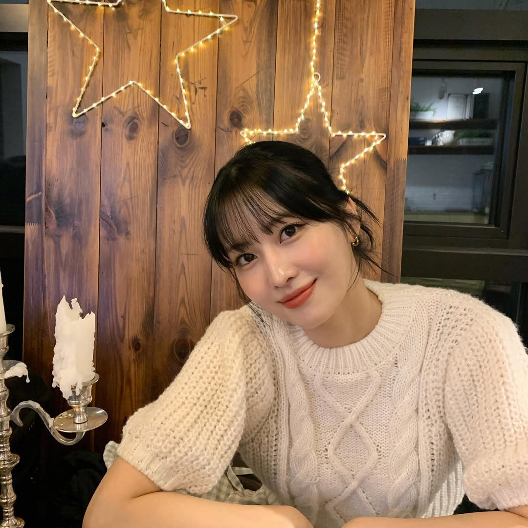 Behind-the-scenes cut of Momo (TWICE)