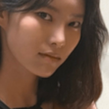 A moment captured by Monday (Weeekly)'s fan