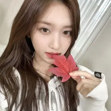 Behind-the-scenes cut of Leeseo (IVE)