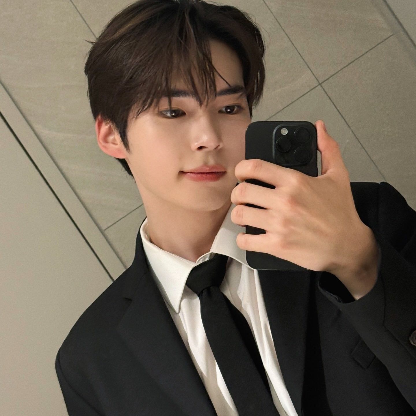 성한빈 (제로베이스원) 최근 활동샷