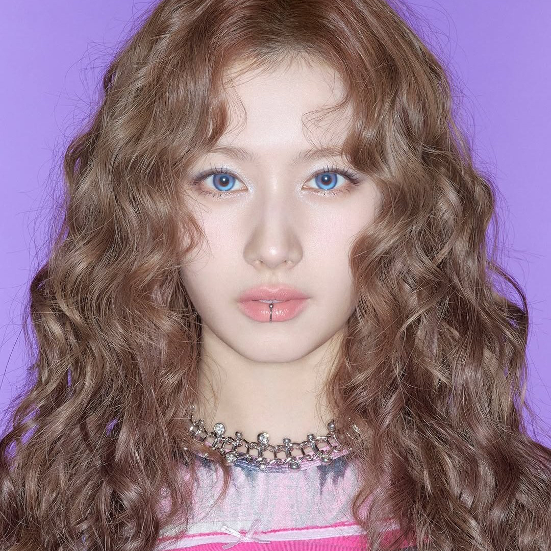 Latest photo of Sana (TWICE)