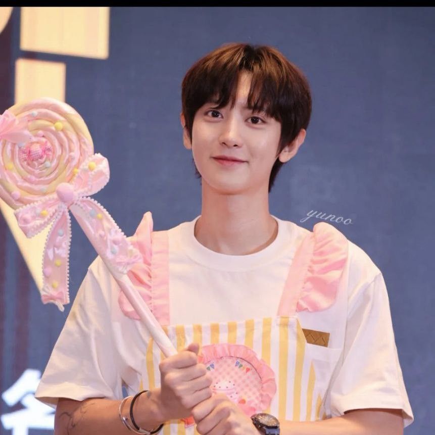 Latest photo of Chanyeol (EXO)