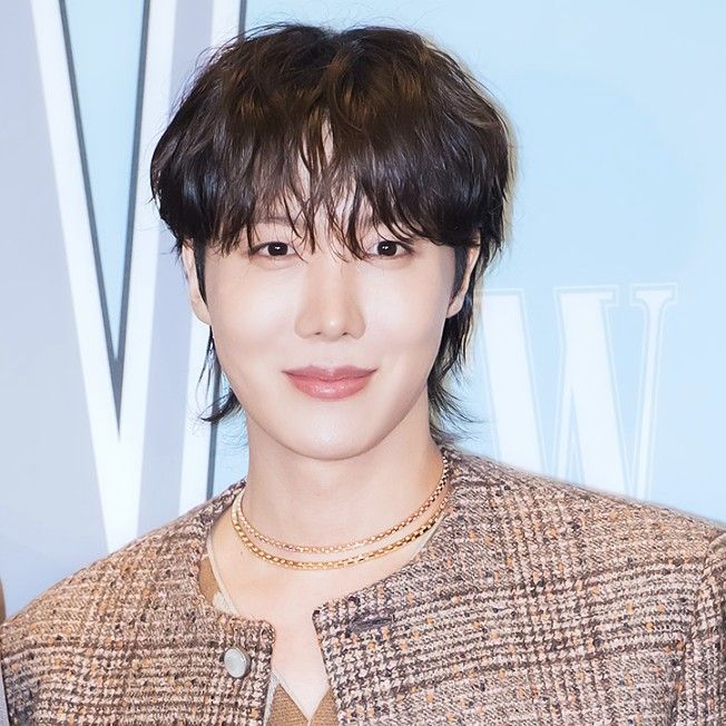 Foto aktivitas terbaru j-hope (BTS)